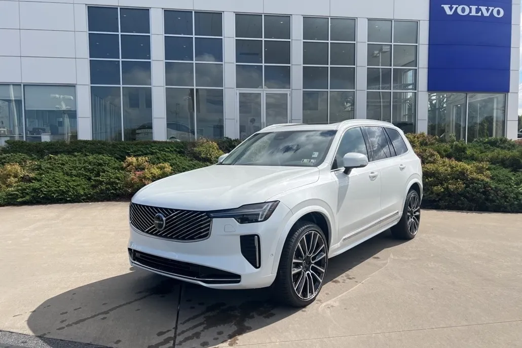2026 Volvo XC90 Plus photo 1