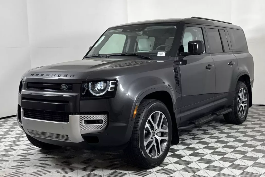 2025 Land Rover Defender 130 S photo 1