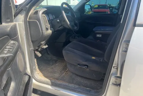 2003 Dodge Ram SLT photo 2