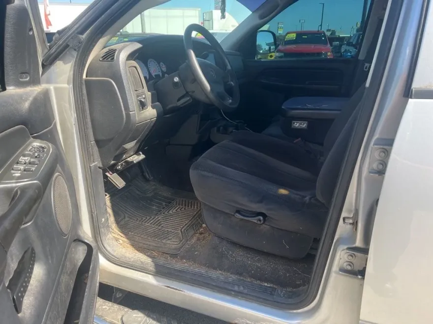 2003 Dodge Ram SLT photo 2