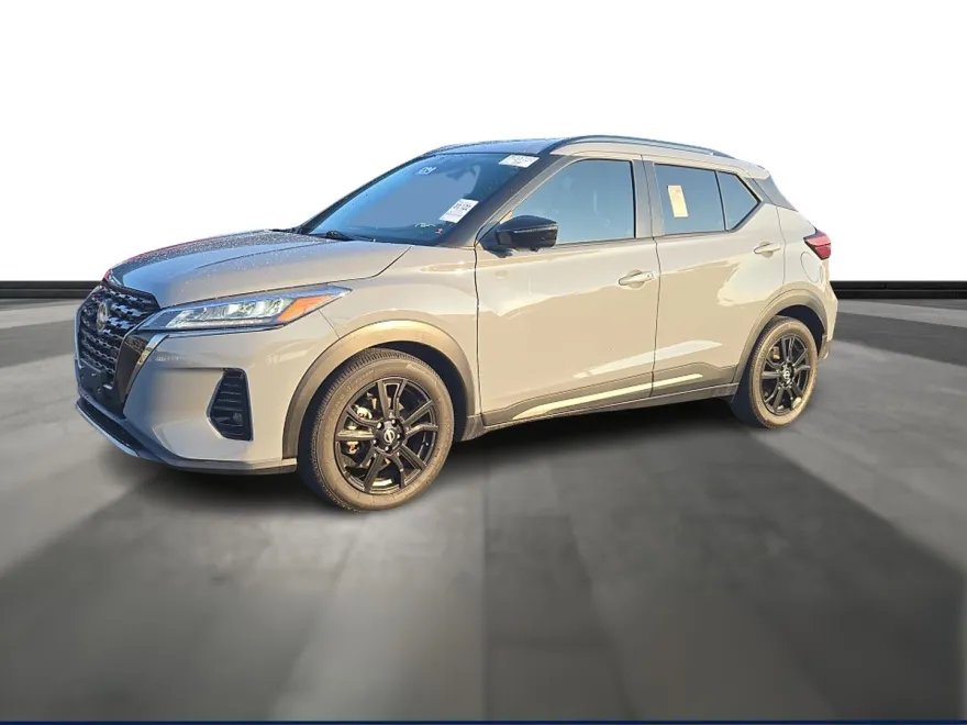 2023 Nissan Kicks SR photo 1