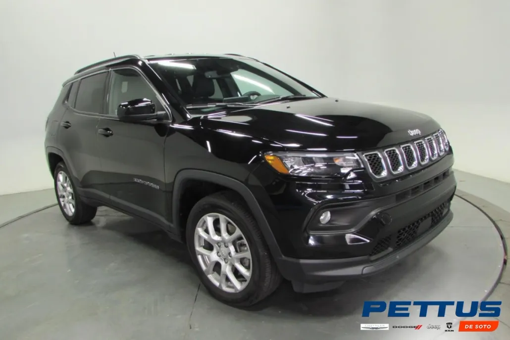 2024 Jeep Compass Latitude Lux photo 1