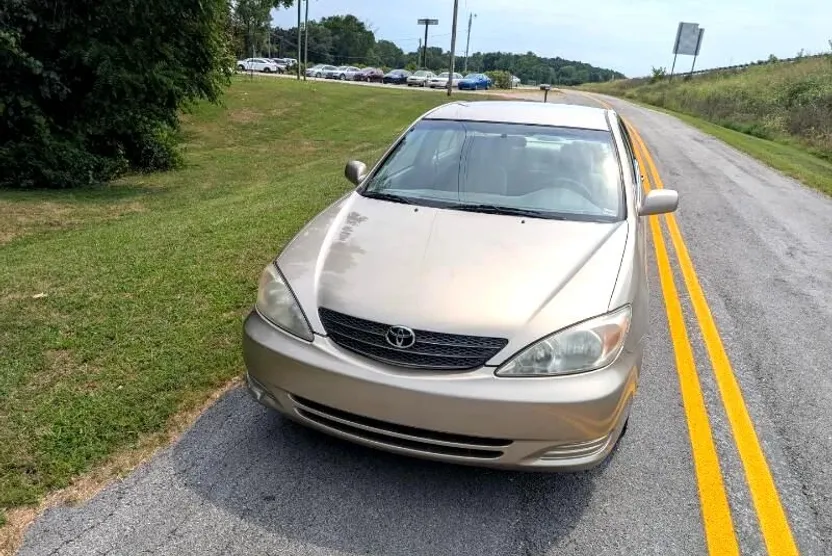 2002 Toyota Camry LE photo 1
