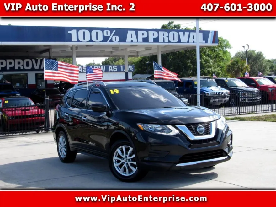 2019 Nissan Rogue SV photo 1