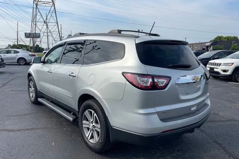 2015 Chevrolet Traverse 1LT photo 1