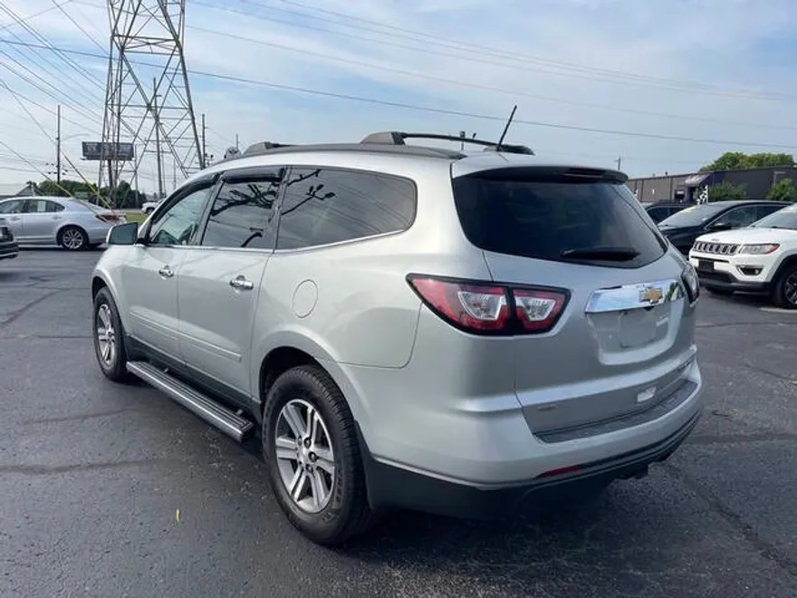 2015 Chevrolet Traverse 1LT photo 1