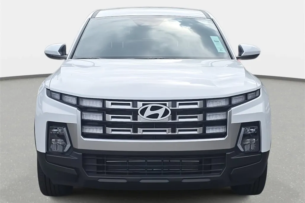 2025 Hyundai Santa Cruz SE photo 1