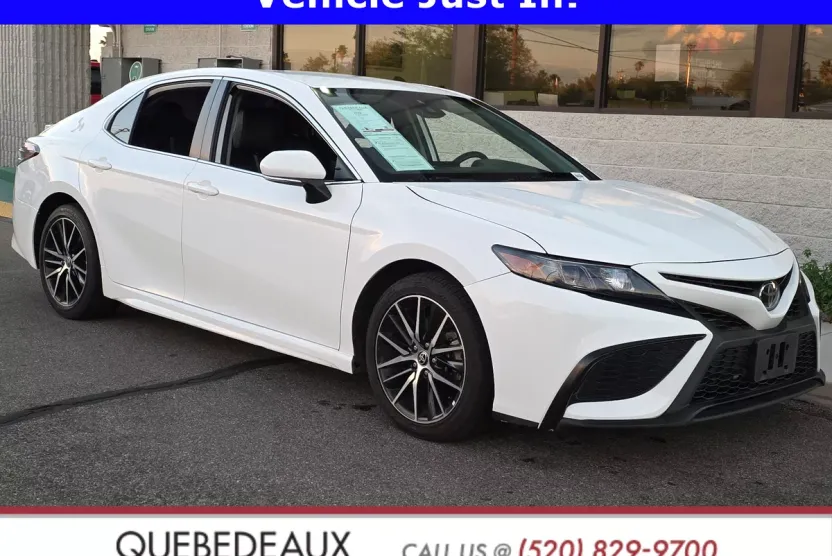 2022 Toyota Camry SE photo 1