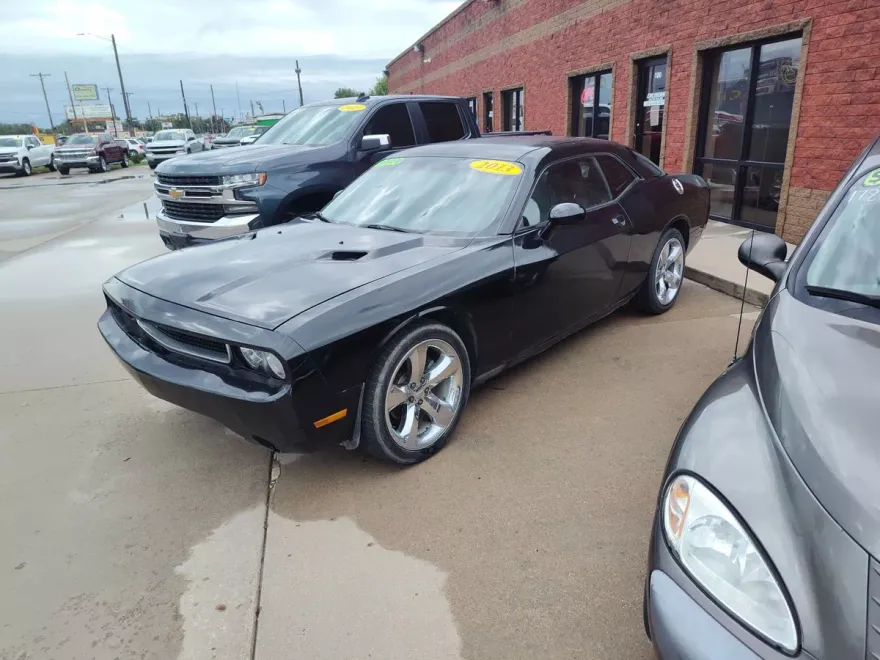 2013 Dodge Challenger SXT photo 1