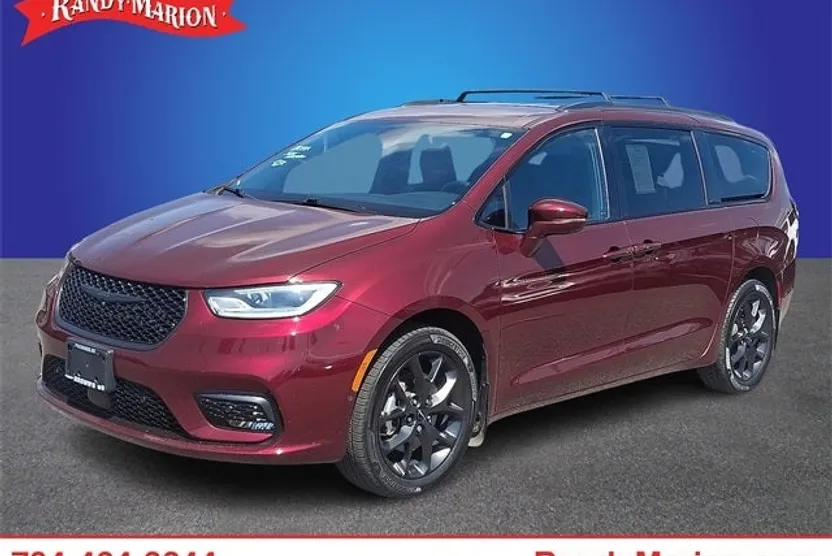2022 Chrysler Pacifica Touring L photo 1