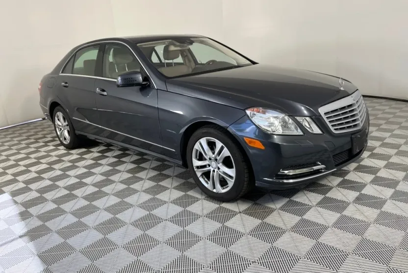 2011 Mercedes Benz E 350 photo 1