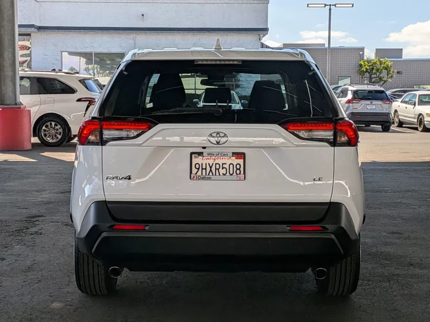 2023 Toyota RAV4 LE photo 1