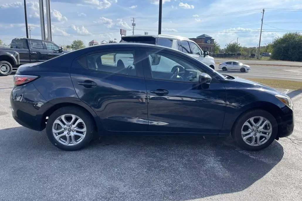 2018 Toyota Yaris iA Base photo 1
