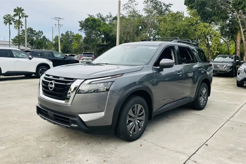 2025 Nissan Pathfinder SV photo 1
