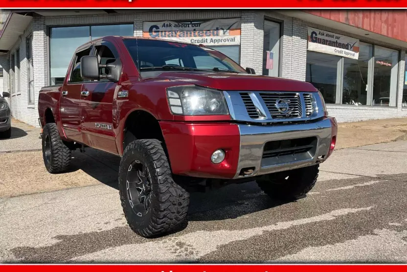 2014 Nissan Titan SV Crew Cab photo 1