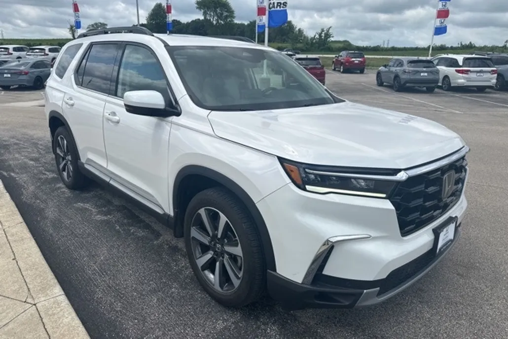 2024 Honda Pilot Touring photo 1