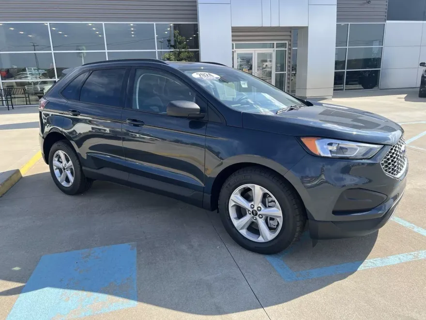 2024 Ford Edge SE photo 1