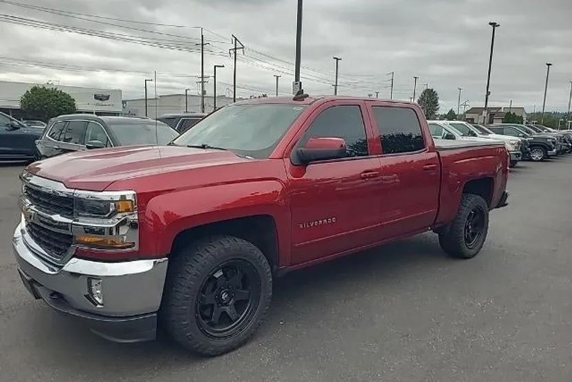 2018 Chevrolet Silverado 1500 LT photo 1