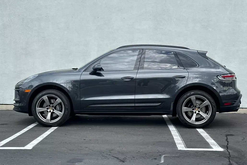 2023 Porsche Macan Base photo 1