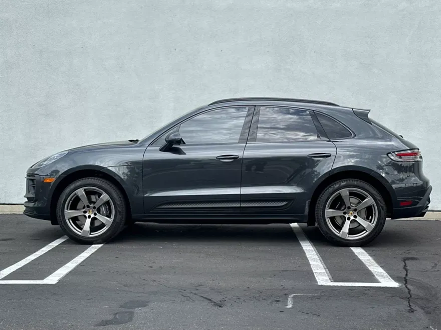 2023 Porsche Macan Base photo 1