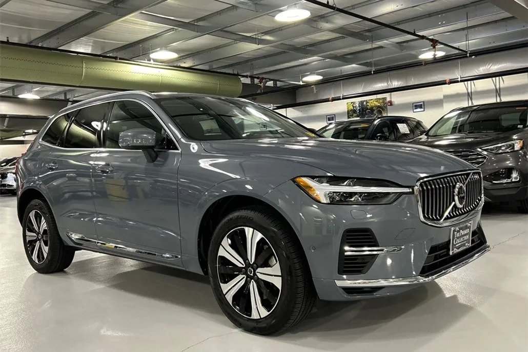 2023 Volvo XC60 Recharge Hybrid T8 Plus photo 1