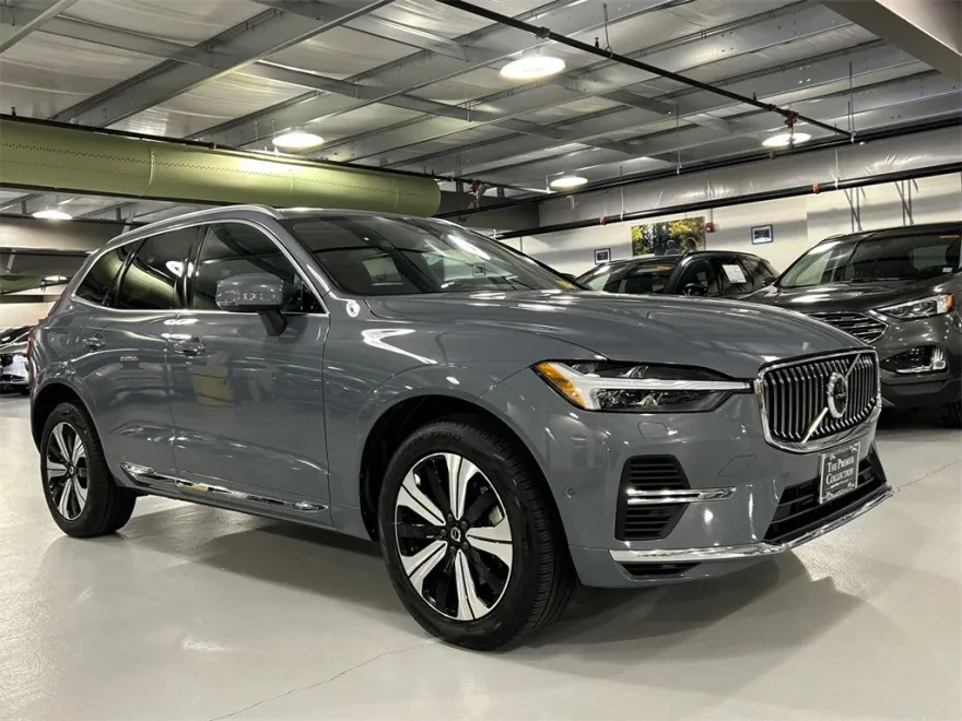 2023 Volvo XC60 Recharge Hybrid T8 Plus photo 1