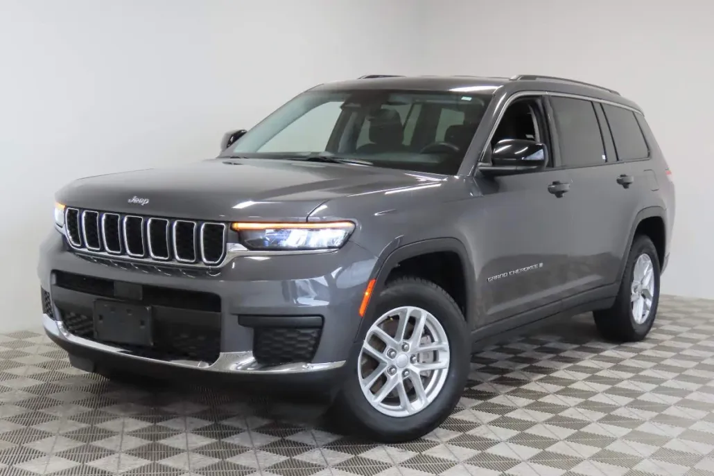 2023 Jeep Grand Cherokee Laredo photo 1