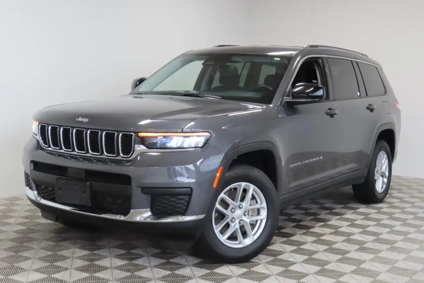 2023 Jeep Grand Cherokee Laredo Altitude photo 1