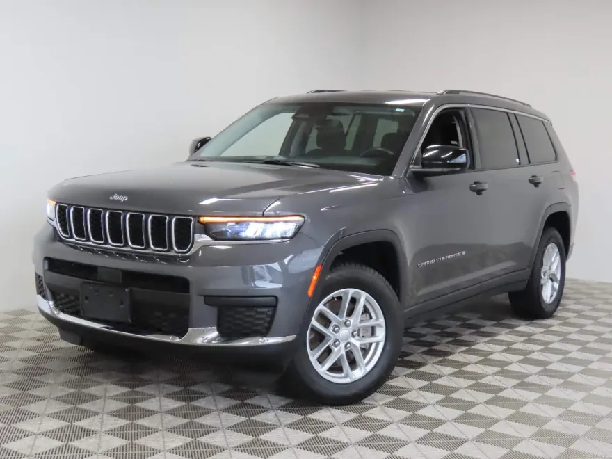 2023 Jeep Grand Cherokee Laredo photo 1