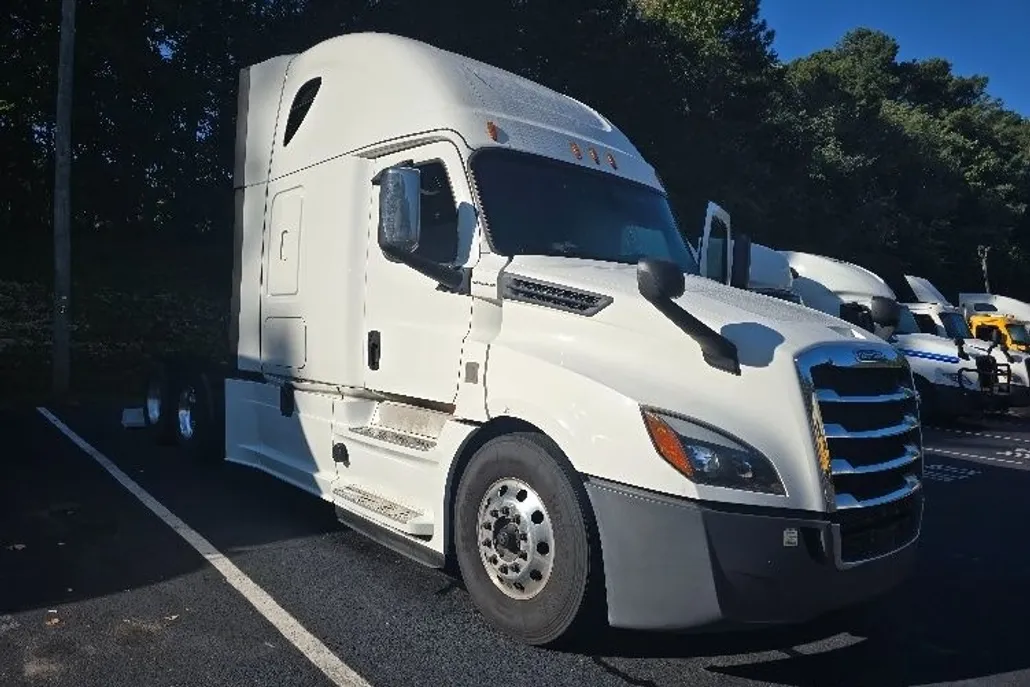 2020 Freightliner Cascadia 126" Sleeper Cab photo 1