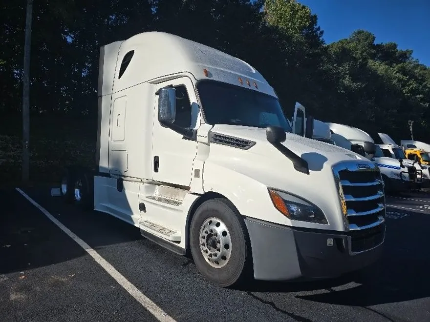 2020 Freightliner Cascadia 126" Sleeper Cab photo 1