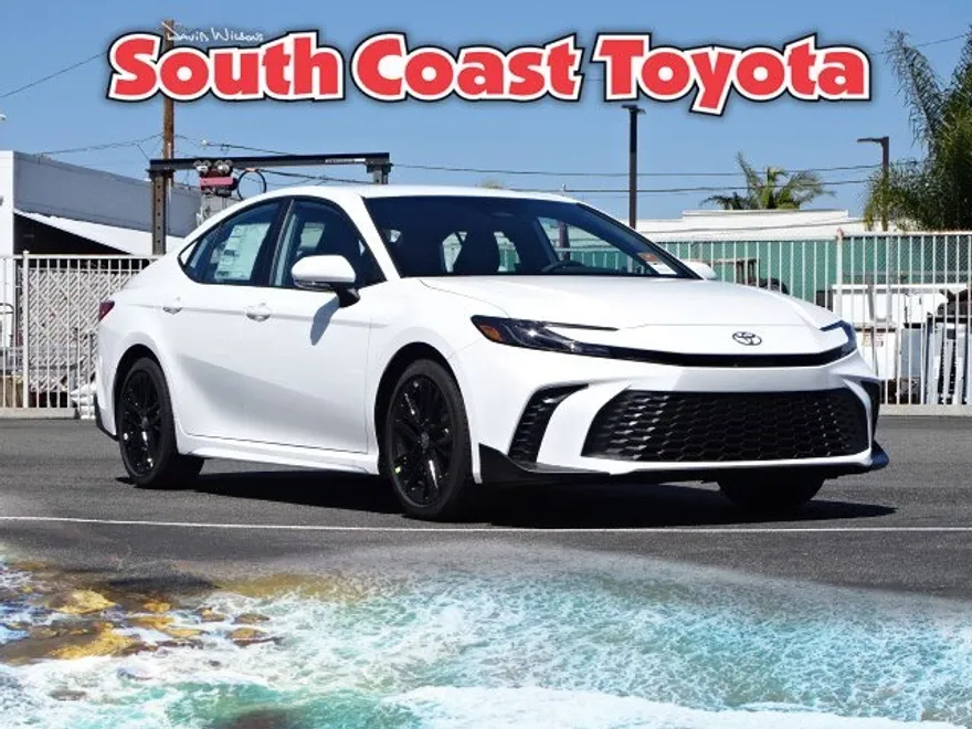 2025 Toyota Camry SE photo 1