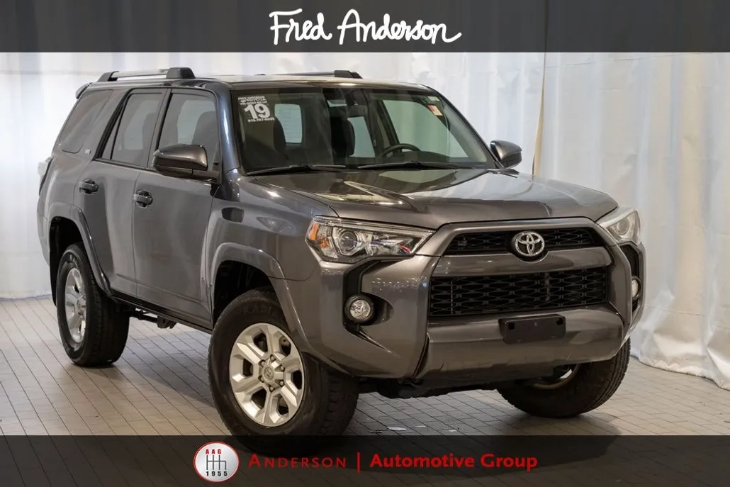 2019 Toyota 4Runner SR5 photo 1