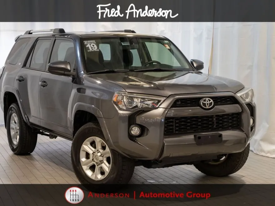 2019 Toyota 4Runner SR5 photo 1
