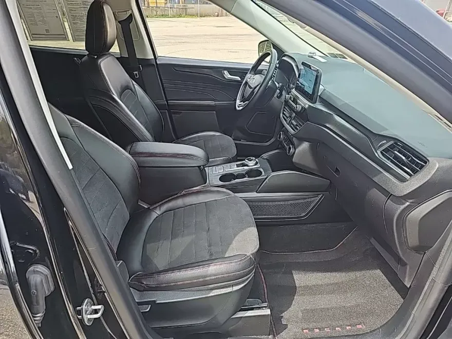 2022 Ford Escape SEL photo 9