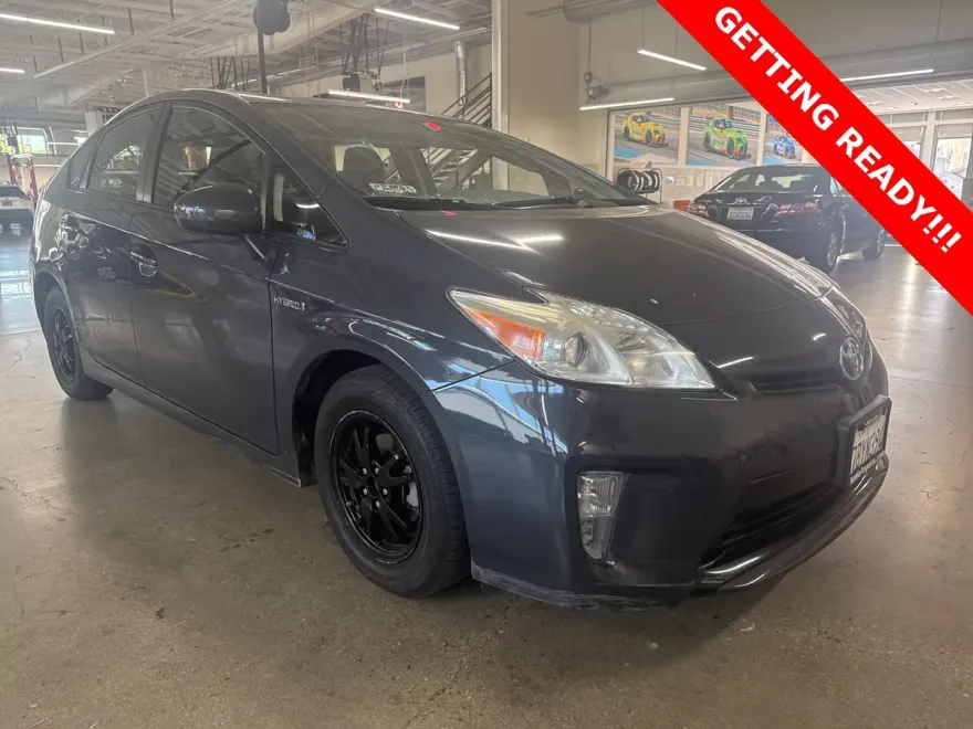 2013 Toyota Prius Two photo 1