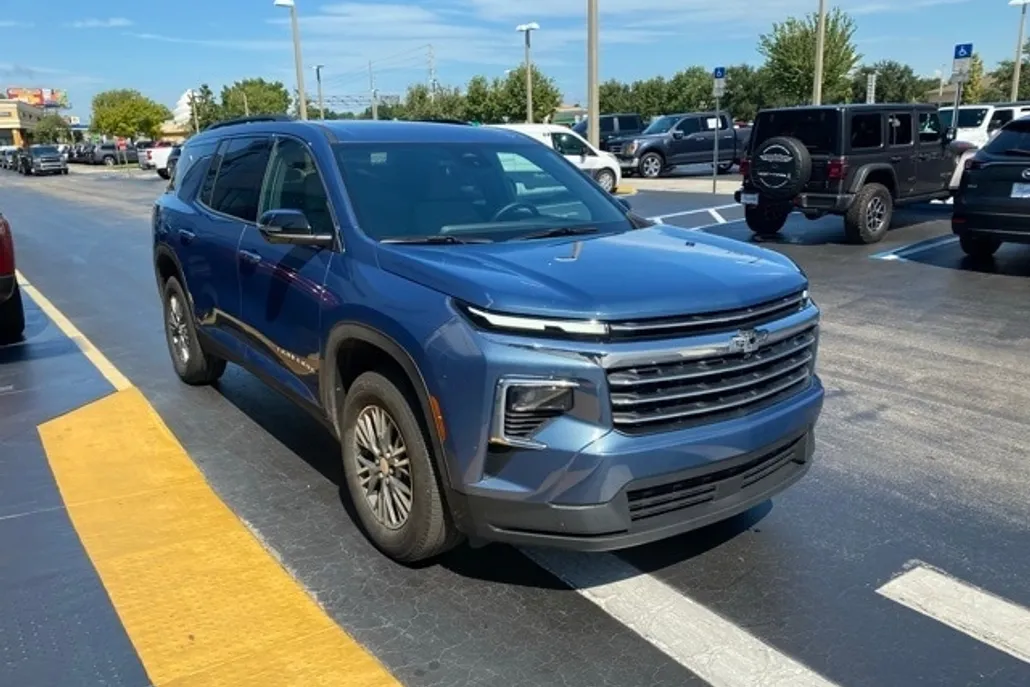 2024 Chevrolet Traverse photo 1