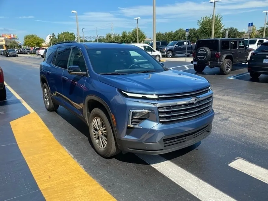 2024 Chevrolet Traverse photo 1