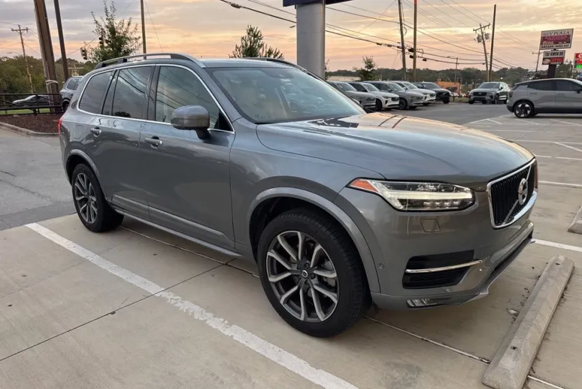 2019 Volvo XC90 T6 Momentum photo 1