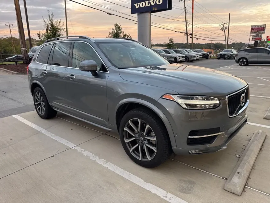 2019 Volvo XC90 T6 Momentum photo 1