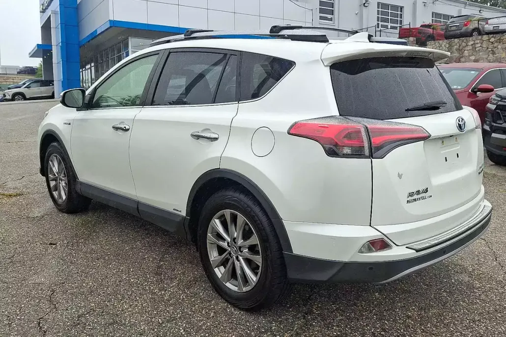 2017 Toyota RAV4 Hybrid Limited photo 1