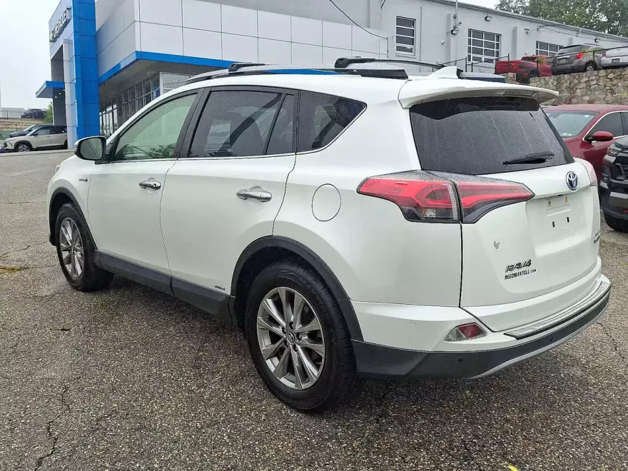 2017 Toyota RAV4 Hybrid Limited photo 1