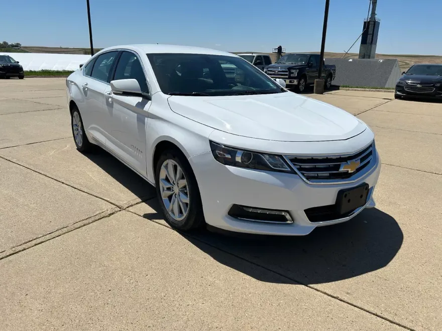 2019 Chevrolet Impala 1LT photo 1