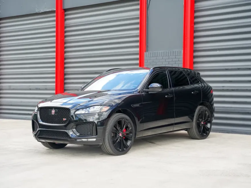 2019 Jaguar F-PACE S photo 1