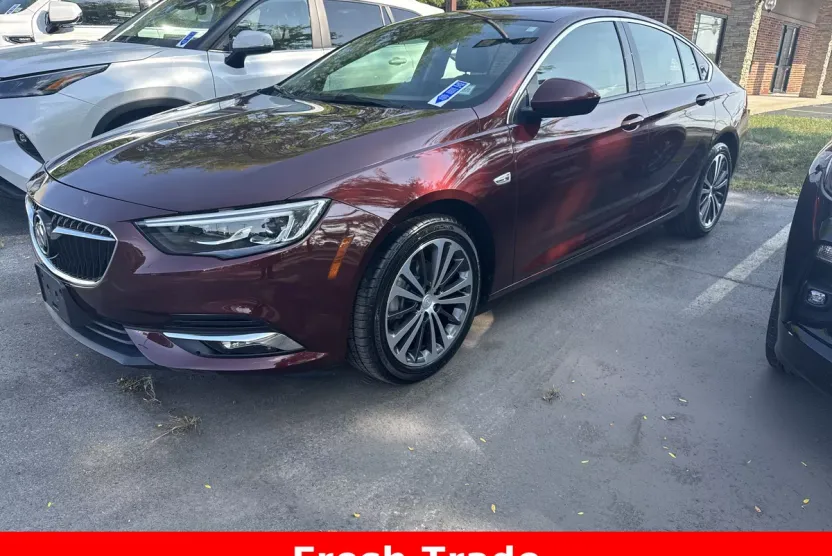 2018 Buick Regal Sportback Essence photo 1