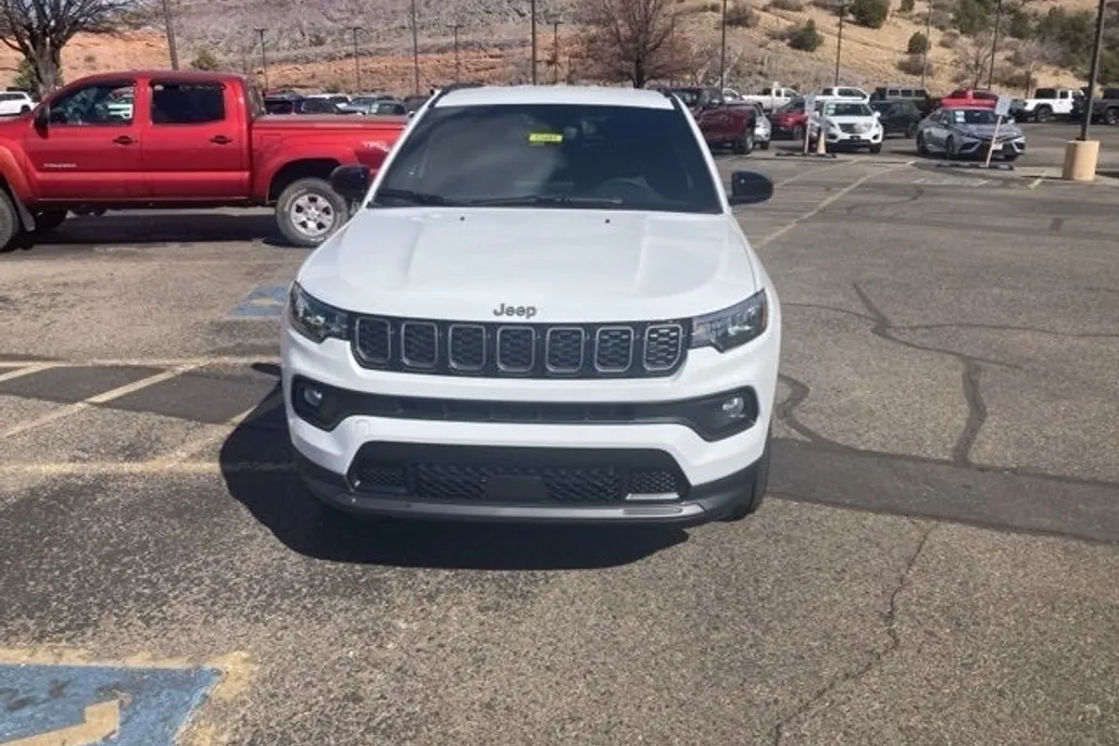 2025 Jeep Compass Latitude photo 1