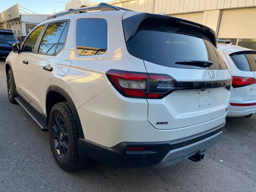 2025 Honda Pilot TrailSport photo 1