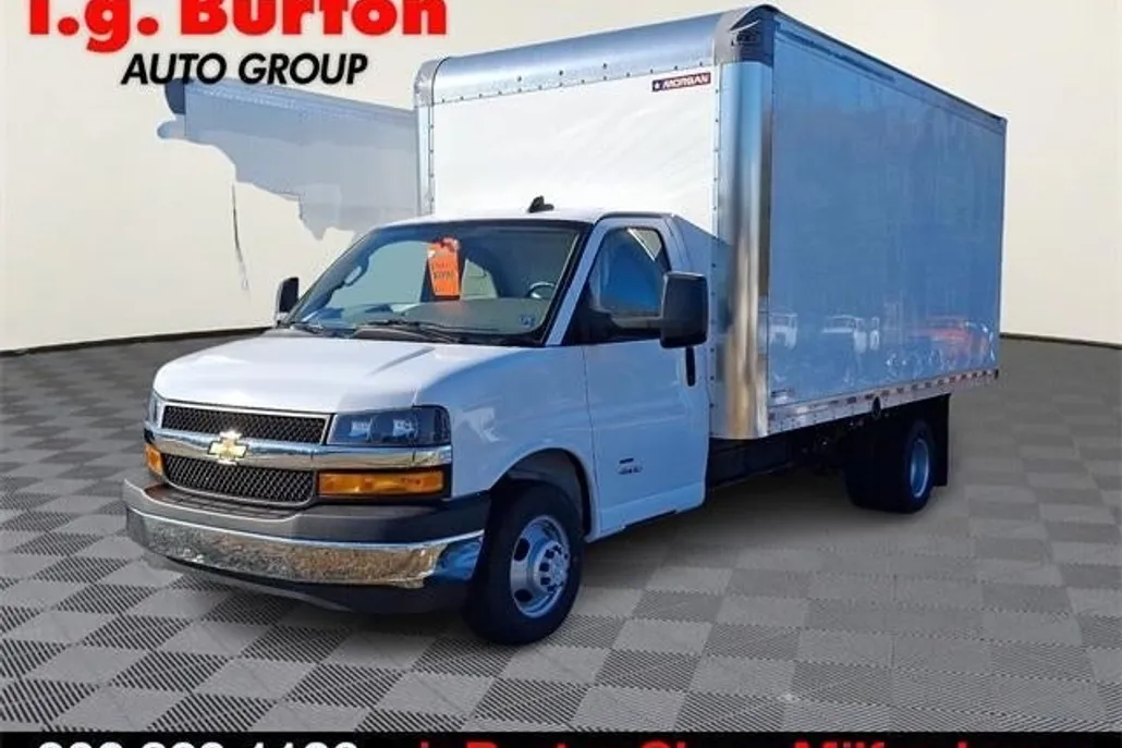 2024 Chevrolet Express Cutaway Base photo 1