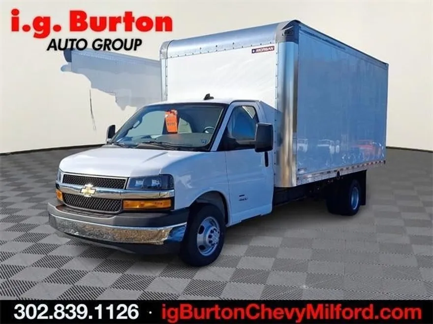 2024 Chevrolet Express Cutaway Base photo 1