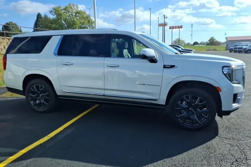 2021 Gmc Yukon XL Denali photo 1